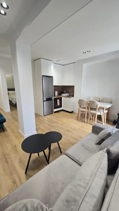 Tirane, jepet me qera apartament 2+1 Kati 0, 2.500 € (ish stacioni i trenit)