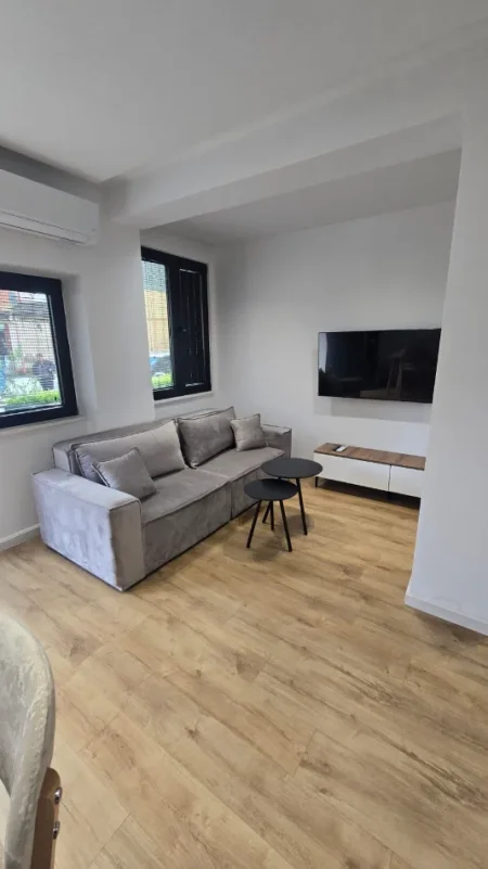 Tirane, jepet me qera apartament 3+1 Kati 0, 2.500 € (ish stacioni i trenit)