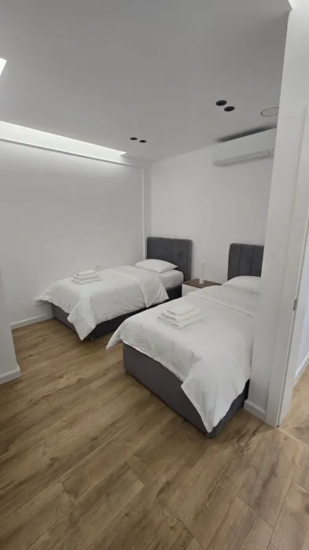 Tirane, jepet me qera apartament 4+1 Kati 0, 2.500 € (ish stacioni i trenit)