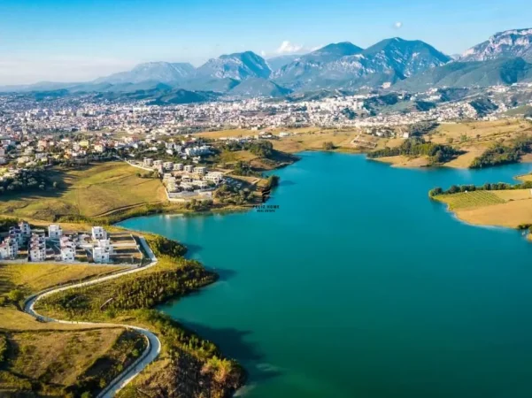 Tirane, shitet truall , 1.520 m² (FARKE)
