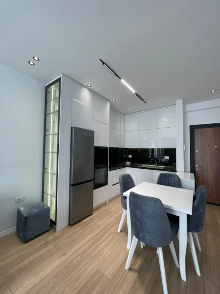 Tirane, jepet me qera apartament 1+1 Kati 5, 68 m² (Astir, Rezidenca Urban Gate)