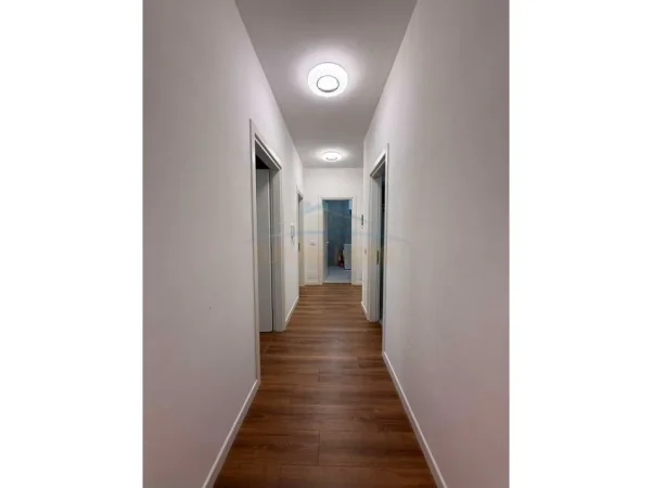 Tirane, jepet me qera apartament 2+1 Kati 5, 105 m² 750 € 