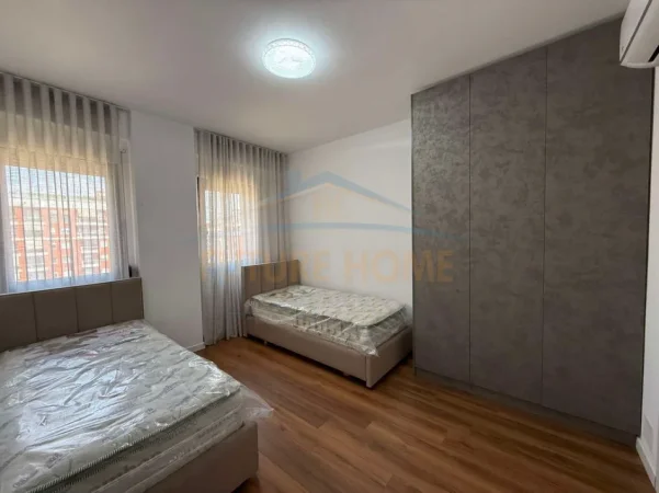 Tirane, jepet me qera apartament 2+1 Kati 5, 105 m² 750 € 