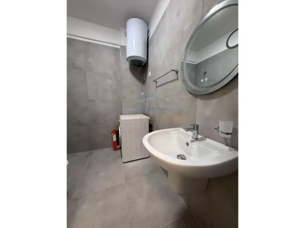 Tirane, jepet me qera apartament 2+1 Kati 5, 105 m² 750 € 