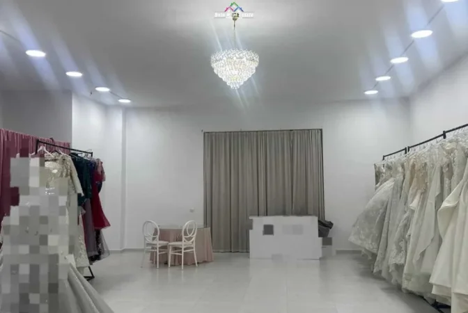 Tirane, jap me qera dyqan Kati 0, 110 m² 630 € (kamez)