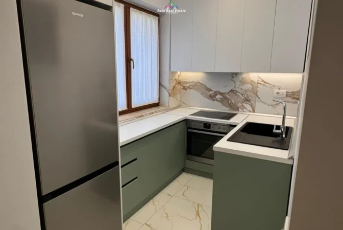 Tirane, jepet me qera apartament 1+1 Kati 3, 60 m² 680 € (Rruga e dibres)
