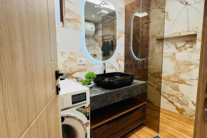 Tirane, jepet me qera apartament 1+1 Kati 3, 60 m² 680 € (Rruga e dibres)