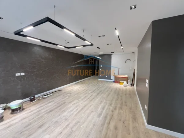 Tirane, jepet me qera apartament 3+1 Kati 4, 132 m² 800 € 