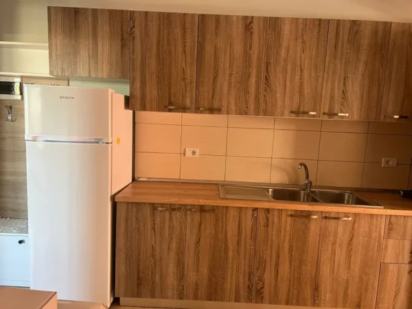 Tirane, jepet me qera apartament 1+1 Kati 3, 70 m² 350 € (Astir)