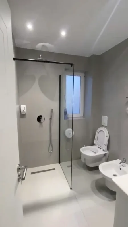Tirane, jepet me qera apartament 1+1 Kati 3, 55 m² 550 € (Ministria e Drejtesis ,Rruga Fortuzi)