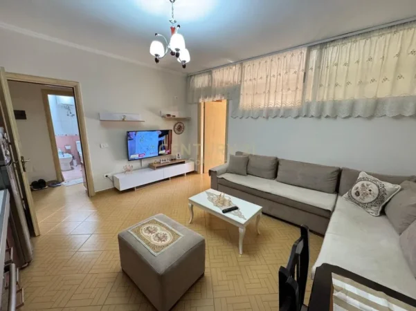 Tirane, jepet me qera apartament 2+1 Kati 4, 80 m² 450 € (astir)