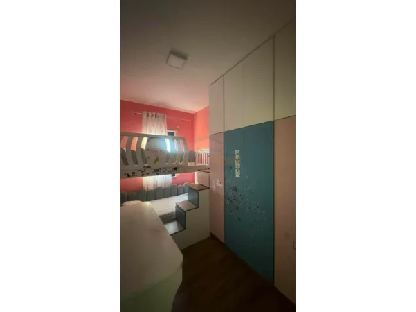 Tirane, jepet me qera apartament 3+1 Kati 5, 113 m² 850 € 