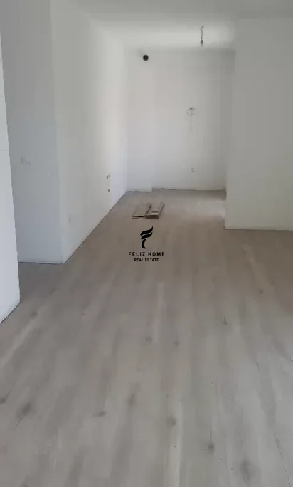 Tirane, jepet me qera zyre Kati 5, 117 m² 600 € (LAPRAKE)