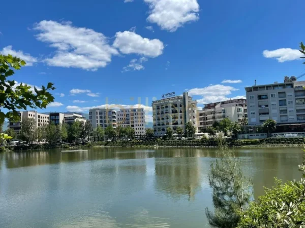 Tirane, jepet me qera ambjent biznesi Kati 2, 160 m² 1.700 € (Liqeni I Thate)