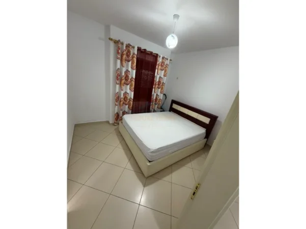 Tirane, jepet me qera apartament 2+1 Kati 4, 76 m² 550 € 