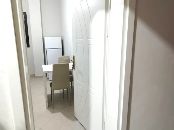 JEPET ME QERA APARTAMENT 1+1 NE 5 MAJI ME VLERE 400 EU