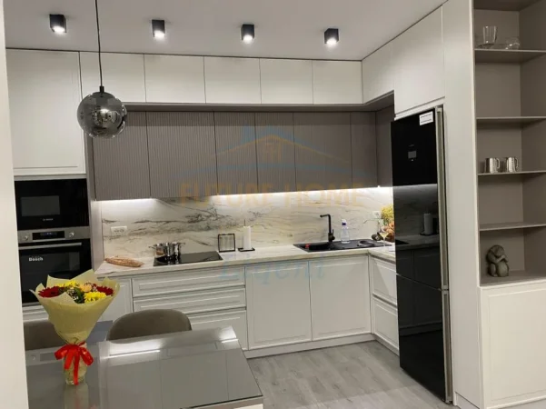 Tirane, jepet me qera apartament 2+1 Kati 3, 102 m² 850 € 
