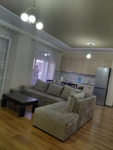 Tirane, jepet me qera apartament 2+1+Aneks+Ballkon Kati 3, 94 m² 550 € (Pallate e bashkise 5 maj)