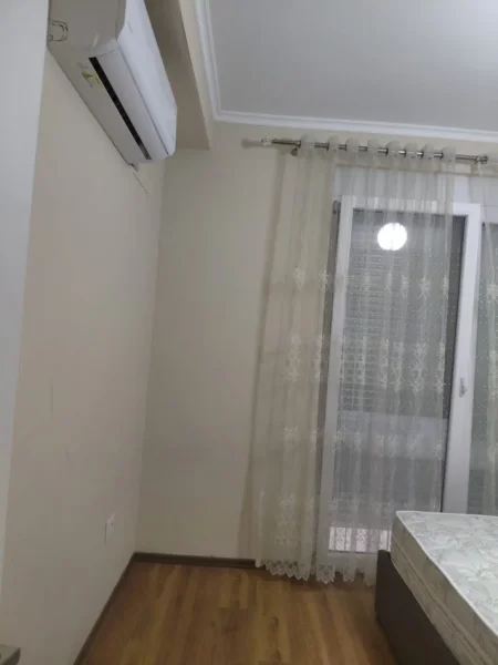 Tirane, jepet me qera apartament 2+1+Aneks+Ballkon Kati 3, 94 m² 550 € (Pallate e bashkise 5 maj)