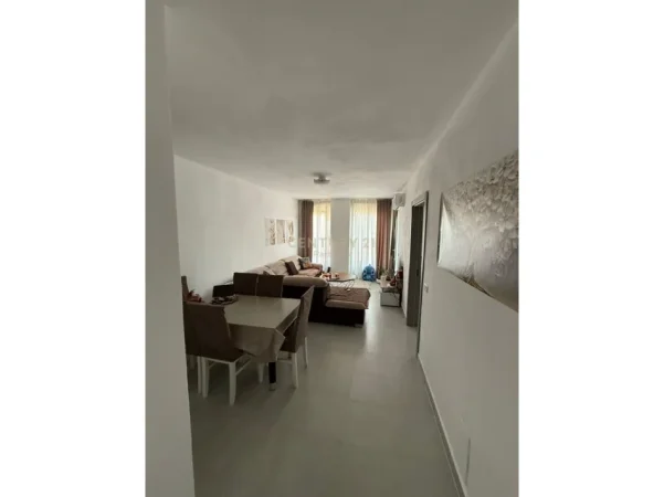 Tirane, shitet apartament 2+1 Kati 2, 100 m² 140.000 € (ne fund te rruges 5 maji)
