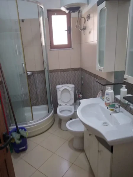 Tirane, jap me qera Vile 3+1 Kati 2, 90 m² 400 € (Lace Backa)
