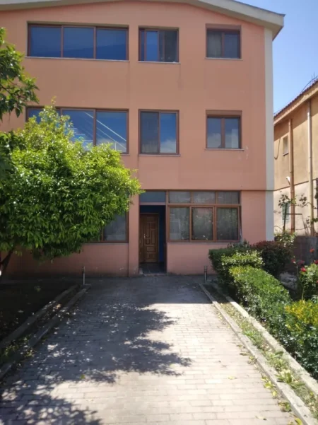 Tirane, jap me qera Vile 3+1 Kati 2, 90 m² 400 € (Lace Backa)