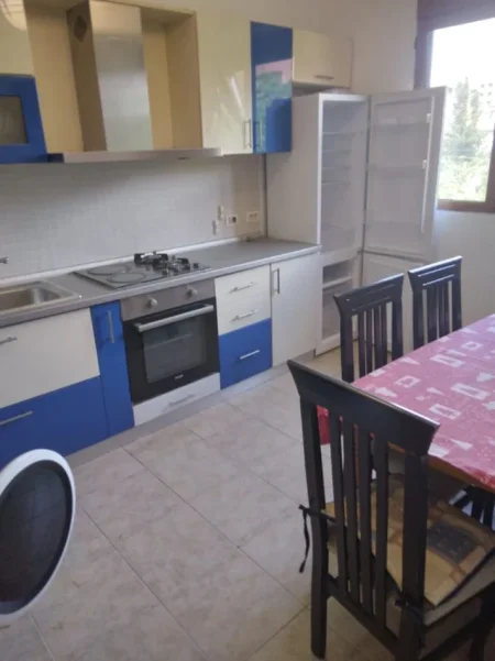 Tirane, jap me qera Vile 3+1 Kati 2, 90 m² 400 € (Lace Backa)