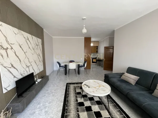 Tirane, jepet me qera apartament 2+1 Kati 3, 103 m² 650 € (vasil shanto)