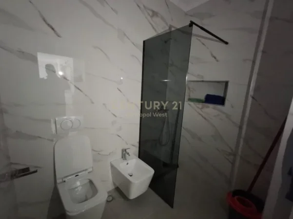 Tirane, jepet me qera apartament 1+1+Ballkon Kati 4, 76 m² 620 € (rruga filip jano)