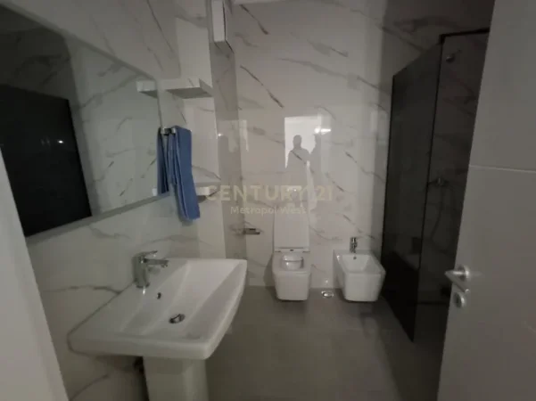Tirane, jepet me qera apartament 1+1+Ballkon Kati 4, 76 m² 620 € (rruga filip jano)