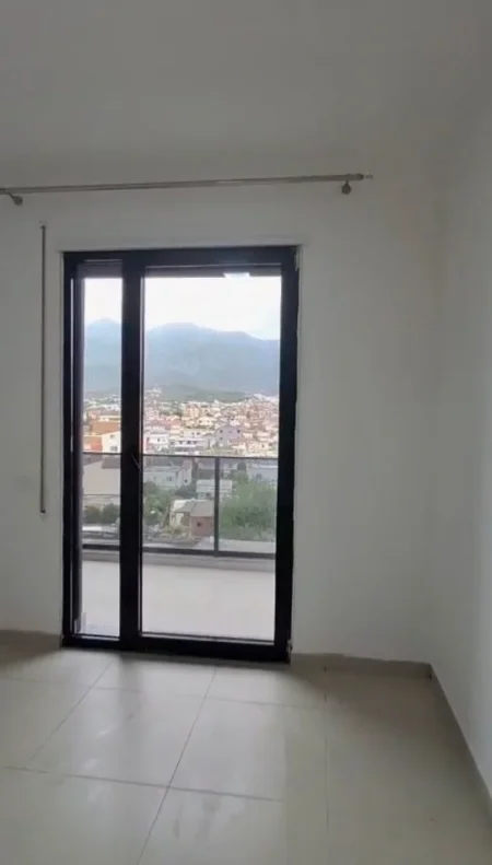 Jepet me qera apartament 1+1 me vlere 400 Euro ne 5 Maji