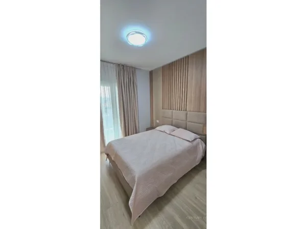 Tirane, jepet me qera apartament 1+1+Ballkon Kati 7, 73 m² 700 € 