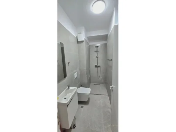 Tirane, jepet me qera apartament 1+1+Ballkon Kati 7, 73 m² 700 € 