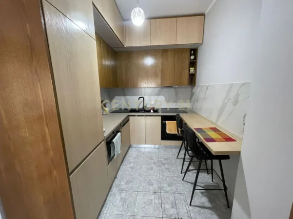 Tirane, jepet me qera apartament 2+1+Ballkon Kati 3, 103 m² 650 € 