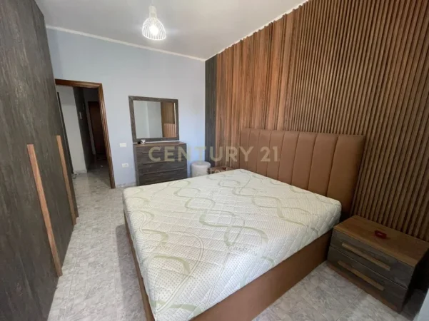 Tirane, jepet me qera apartament 2+1+Ballkon Kati 3, 103 m² 650 € 