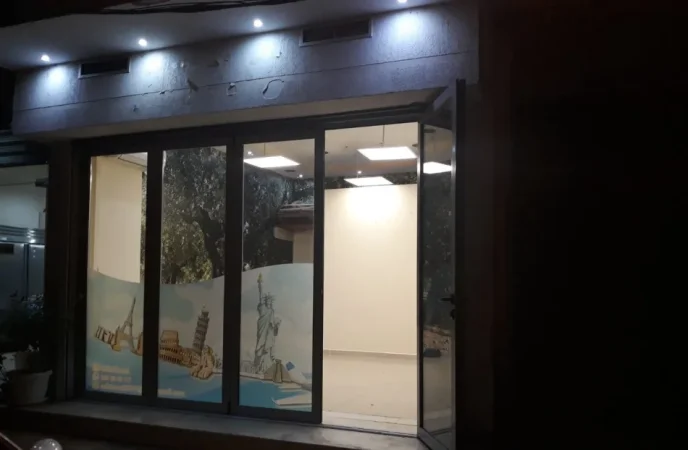 Tirane, jepet me qera ambjent biznesi Kati 1, 35 m² 300 € (Komuna E Parisit)