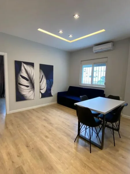 Tirane, jepet me qera apartament 1+1+Ballkon Kati 2, 65 m² 550 € (21 Dhjetori, Ing e Ndertimit)