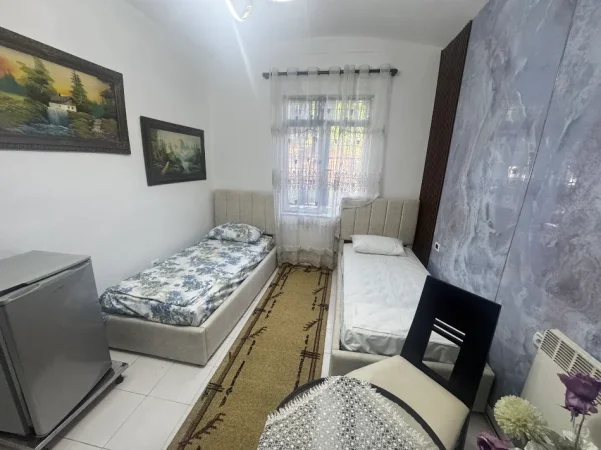 Tirane, jepet me qera garsonier Kati 1, 30 m² 360 € (Perballe Gjykates se Tiranes te Palma e Arte)