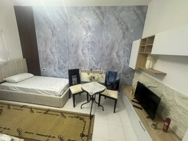 Tirane, jepet me qera garsonier Kati 1, 30 m² 360 € (Perballe Gjykates se Tiranes te Palma e Arte)