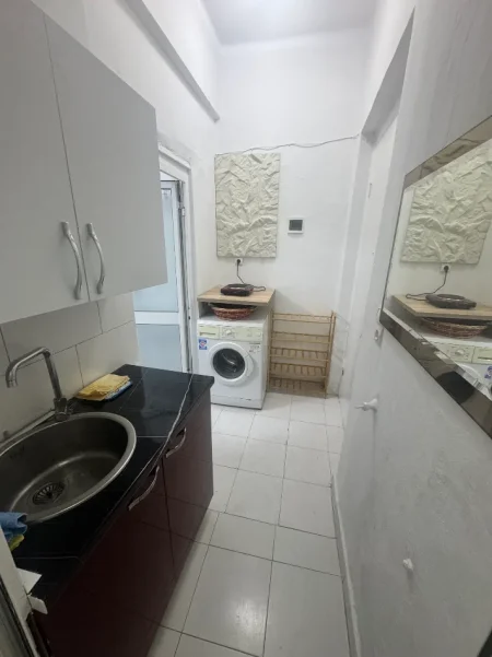 Tirane, jepet me qera garsonier Kati 1, 30 m² 360 € (Perballe Gjykates se Tiranes te Palma e Arte)