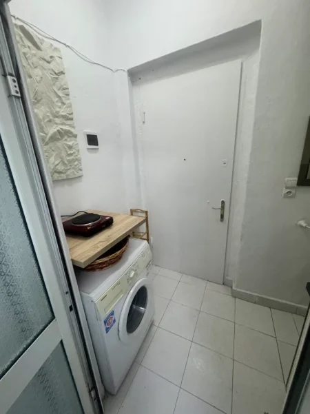 Tirane, jepet me qera garsonier Kati 1, 30 m² 360 € (Perballe Gjykates se Tiranes te Palma e Arte)