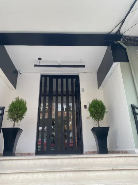 Tirane, jepet me qera apartament duplex Dublex Kati 3, 1.450 € (Rr. Nasi Pavllo (pallati Dulaku ngjitur me ambasaden amerikane))