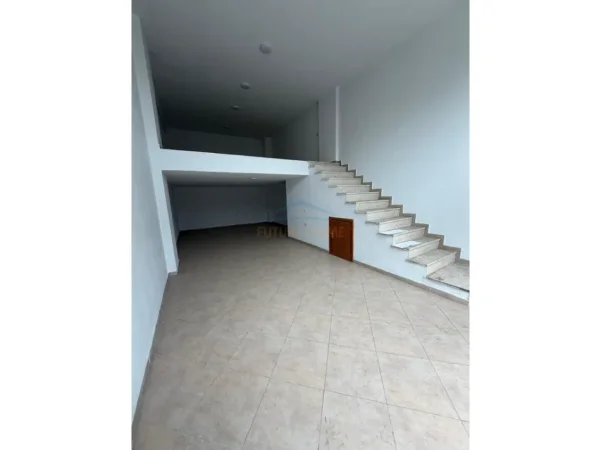 Tirane, jepet me qera ambjent biznesi Kati 0, 85 m² 600 € (Rruga Jordan Misja)