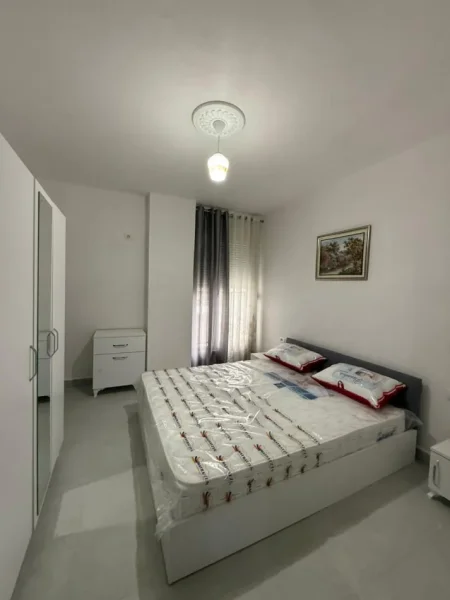 Tirane, jepet me qera apartament 2+1 Kati 0, 100 m² 600 € (Rruga 5 Maji)