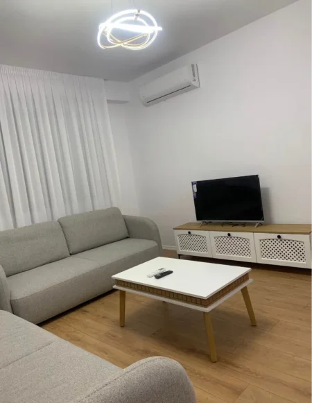 Tirane, jepet me qera apartament 1+1 Kati 4, 75 m² 450 € (Urban gate)