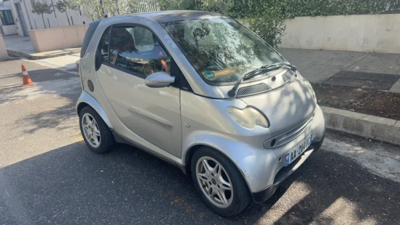 Tirane, shes makine Smart Benzin, gri metalizato automatik Kondicioner 220.000 km 1.700 €