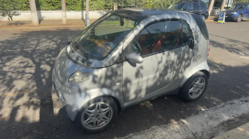 Tirane, shes makine Smart Benzin, gri metalizato automatik Kondicioner 220.000 km 1.700 €
