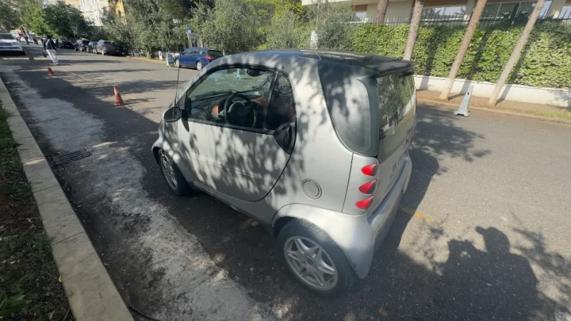 Tirane, shes makine Smart Benzin, gri metalizato automatik Kondicioner 220.000 km 1.700 €