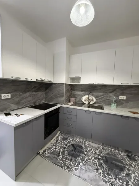 Tirane, jepet me qera apartament 2+1 Kati 5, 100 m² 600 € (Rruga 5 Maji)