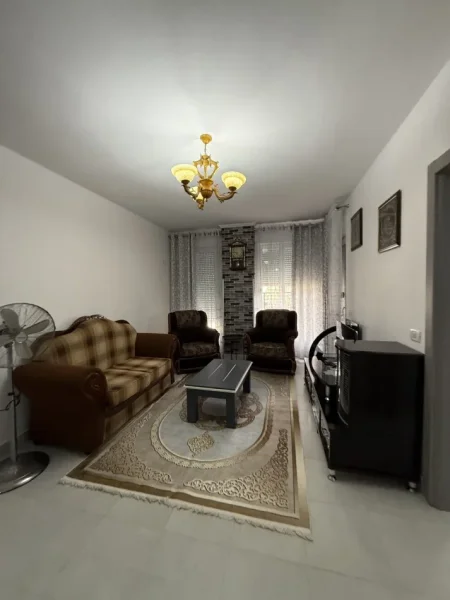 Tirane, jepet me qera apartament 2+1 Kati 5, 100 m² 600 € (Rruga 5 Maji)